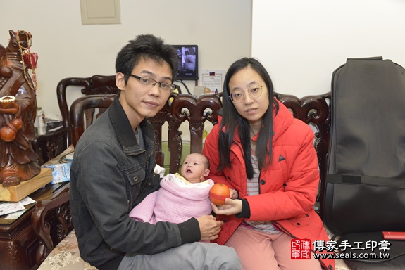 剃胎毛、滿月剃頭、嬰兒剃頭、嬰兒理髮、嬰兒剃髮、嬰兒剃胎毛、嬰兒滿月剃頭、寶寶剃頭、剃胎毛儀式、剃胎毛吉祥話、滿月剃頭儀式、滿月剃頭吉祥話、寶寶剃胎毛、寶寶滿月剃頭理髮、 新竹市蘆竹區剃胎毛、新竹市蘆竹區滿月剃頭、新竹市蘆竹區嬰兒剃頭剃胎毛、新竹市蘆竹區嬰兒理髮、新竹市嬰兒剃髮、 郭寶寶(新竹市蘆竹區到府嬰兒寶寶滿月剃頭理髮、免費到府嬰兒剃胎毛儀式吉祥話)。到府剃頭剃胎毛主持、專業拍照、DVD光碟、證書。★購買「臍帶章、肚臍章、胎毛筆刷印章」贈送：剃頭、收涎、抓周，三選一。2019.12.05照片17