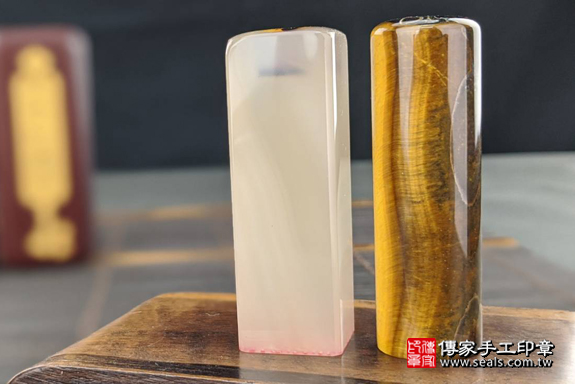 全手工噴砂印章：黃虎眼石、原色瑪瑙臍帶章實際成品、印章作品分享、黃虎眼石、原色瑪瑙印章材質介紹。（臍帶印章、肚臍章、肚臍印章，一圓一方）傳家手工印章高雄店。2020.01.14，照片8