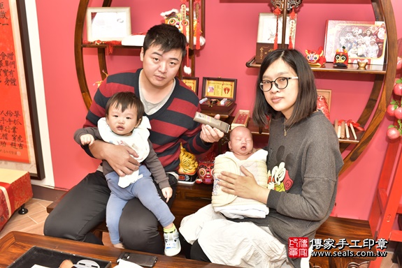 剃胎毛、滿月剃頭、嬰兒剃頭、嬰兒理髮、嬰兒剃髮、嬰兒剃胎毛、嬰兒滿月剃頭、寶寶剃頭、剃胎毛儀式、剃胎毛吉祥話、滿月剃頭儀式、滿月剃頭吉祥話、寶寶剃胎毛、寶寶滿月剃頭理髮、 新北市永和區剃胎毛、新北市永和區滿月剃頭、新北市永和區嬰兒剃頭剃胎毛、新北市永和區嬰兒理髮、新北市嬰兒剃髮、 洪寶寶(新北市永和區嬰兒寶寶滿月剃頭理髮、免費嬰兒剃胎毛儀式吉祥話)。中國風會場，爸媽寶貝免費穿「日中韓」古裝禮服。專業拍照、DVD光碟、證書。★購買「臍帶章、肚臍章、胎毛筆刷印章」贈送：剃頭、收涎、抓周，三選一。2019.12.10照片19