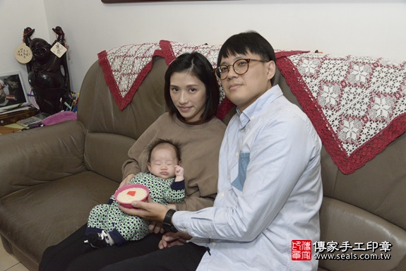 剃胎毛、滿月剃頭、嬰兒剃頭、嬰兒理髮、嬰兒剃髮、嬰兒剃胎毛、嬰兒滿月剃頭、寶寶剃頭、剃胎毛儀式、剃胎毛吉祥話、滿月剃頭儀式、滿月剃頭吉祥話、寶寶剃胎毛、寶寶滿月剃頭理髮、 新北市板橋區剃胎毛、新北市板橋區滿月剃頭、新北市板橋區嬰兒剃頭剃胎毛、新北市板橋區嬰兒理髮、新北市嬰兒剃髮、 陳寶寶(新北市板橋區到府嬰兒寶寶滿月剃頭理髮、到府嬰兒剃胎毛儀式吉祥話)。到府剃頭剃胎毛主持、專業拍照、DVD光碟、證書。★購買「臍帶章、肚臍章、胎毛筆刷印章」贈送：剃頭、收涎、抓周，三選一。2019.12.14照片9