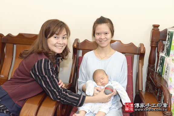 剃胎毛、滿月剃頭、嬰兒剃頭、嬰兒理髮、嬰兒剃髮、嬰兒剃胎毛、嬰兒滿月剃頭、寶寶剃頭、剃胎毛儀式、剃胎毛吉祥話、滿月剃頭儀式、滿月剃頭吉祥話、寶寶剃胎毛、寶寶滿月剃頭理髮、 新北市中和區剃胎毛、新北市中和區滿月剃頭、新北市中和區嬰兒剃頭剃胎毛、新北市中和區嬰兒理髮、新北市嬰兒剃髮、 陳寶寶(新北市中和區到府嬰兒寶寶滿月剃頭理髮、到府嬰兒剃胎毛儀式吉祥話)。到府剃頭剃胎毛主持、專業拍照、DVD光碟、證書。★購買「臍帶章、肚臍章、胎毛筆刷印章」贈送：剃頭、收涎、抓周，三選一。2019.12.16照片6