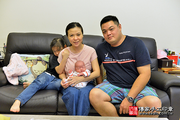 剃胎毛、滿月剃頭、嬰兒剃頭、嬰兒理髮、嬰兒剃髮、嬰兒剃胎毛、嬰兒滿月剃頭、寶寶剃頭、剃胎毛儀式、剃胎毛吉祥話、滿月剃頭儀式、滿月剃頭吉祥話、寶寶剃胎毛、寶寶滿月剃頭理髮、 新竹縣新豐鄉剃胎毛、新竹縣新豐鄉滿月剃頭、新竹縣新豐鄉嬰兒剃頭剃胎毛、新竹縣新豐鄉嬰兒理髮、新竹縣嬰兒剃髮、 黃寶寶(新竹新豐鄉嬰兒寶寶滿月剃頭理髮、嬰兒剃胎毛儀式吉祥話)。中國風會場，爸媽寶貝穿「日中韓」古裝禮服。專業拍照、DVD光碟、證書。★購買「臍帶章、肚臍章、胎毛筆刷印章」贈送：剃頭、收涎、抓周，三選一。2019.11.24照片31