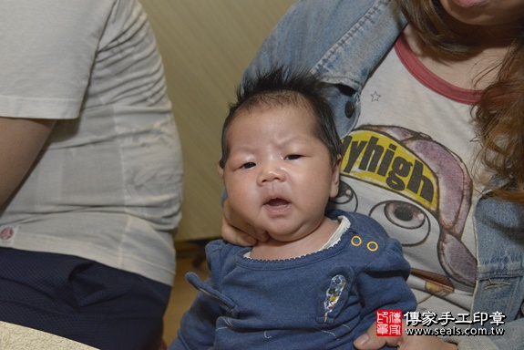 剃胎毛、滿月剃頭、嬰兒剃頭、嬰兒理髮、嬰兒剃髮、嬰兒剃胎毛、嬰兒滿月剃頭、寶寶剃頭、剃胎毛儀式、剃胎毛吉祥話、滿月剃頭儀式、滿月剃頭吉祥話、寶寶剃胎毛、寶寶滿月剃頭理髮、 新北市新莊區剃胎毛、新北市新莊區滿月剃頭、新北市新莊區嬰兒剃頭剃胎毛、新北市新莊區嬰兒理髮、新北市嬰兒剃髮、 陳寶寶(新北市新莊區到府嬰兒寶寶滿月剃頭理髮、到府嬰兒剃胎毛儀式吉祥話)。到府剃頭剃胎毛主持、專業拍照、DVD光碟、證書。★購買「臍帶章、肚臍章、胎毛筆刷印章」贈送：剃頭、收涎、抓周，三選一。2020.01.02照片2