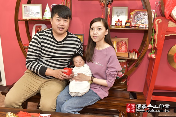 剃胎毛、滿月剃頭、嬰兒剃頭、嬰兒理髮、嬰兒剃髮、嬰兒剃胎毛、嬰兒滿月剃頭、寶寶剃頭、剃胎毛儀式、剃胎毛吉祥話、滿月剃頭儀式、滿月剃頭吉祥話、寶寶剃胎毛、寶寶滿月剃頭理髮、 新北市永和區剃胎毛、新北市永和區滿月剃頭、新北市永和區嬰兒剃頭剃胎毛、新北市永和區嬰兒理髮、新北市嬰兒剃髮、 陳寶寶(新北市永和區到府嬰兒寶寶滿月剃頭理髮、到府嬰兒剃胎毛儀式吉祥話)。到府剃頭剃胎毛主持、專業拍照、DVD光碟、證書。★購買「臍帶章、肚臍章、胎毛筆刷印章」贈送：剃頭、收涎、抓周，三選一。2020.01.07照片15