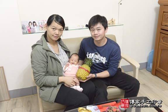 剃胎毛、滿月剃頭、嬰兒剃頭、嬰兒理髮、嬰兒剃髮、嬰兒剃胎毛、嬰兒滿月剃頭、寶寶剃頭、剃胎毛儀式、剃胎毛吉祥話、滿月剃頭儀式、滿月剃頭吉祥話、寶寶剃胎毛、寶寶滿月剃頭理髮、 新北市淡水區剃胎毛、新北市淡水區滿月剃頭、新北市淡水區嬰兒剃頭剃胎毛、新北市淡水區嬰兒理髮、新北市嬰兒剃髮、 許寶寶(新北市淡水區到府嬰兒寶寶滿月剃頭理髮、到府嬰兒剃胎毛儀式吉祥話)。到府剃頭剃胎毛主持、專業拍照、DVD光碟、證書。★購買「臍帶章、肚臍章、胎毛筆刷印章」贈送：剃頭、收涎、抓周，三選一。2019.12.29照片21