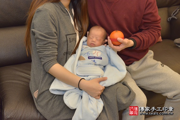 剃胎毛、滿月剃頭、嬰兒剃頭、嬰兒理髮、嬰兒剃髮、嬰兒剃胎毛、嬰兒滿月剃頭、寶寶剃頭、剃胎毛儀式、剃胎毛吉祥話、滿月剃頭儀式、滿月剃頭吉祥話、寶寶剃胎毛、寶寶滿月剃頭理髮、 桃園市八德區剃胎毛、桃園市八德區滿月剃頭、桃園市八德區嬰兒剃頭剃胎毛、桃園市八德區嬰兒理髮、桃園市嬰兒剃髮、 游寶寶(桃園市八德區到府嬰兒寶寶滿月剃頭理髮、到府嬰兒剃胎毛儀式吉祥話)。到府剃頭剃胎毛主持、專業拍照、DVD光碟、證書。★購買「臍帶章、肚臍章、胎毛筆刷印章」贈送：剃頭、收涎、抓周，三選一。2020.01.18照片17
