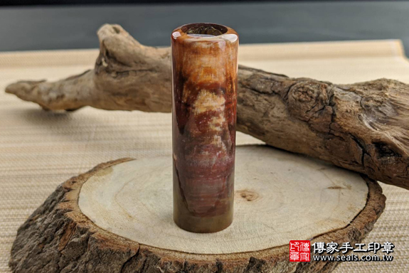 全手工噴砂印章：木化石臍帶章實際成品、印章作品分享、木化石印章材質介紹。（臍帶印章、肚臍章、肚臍印章，一圓一方）傳家手工印章高雄店。2020.01.18，照片1