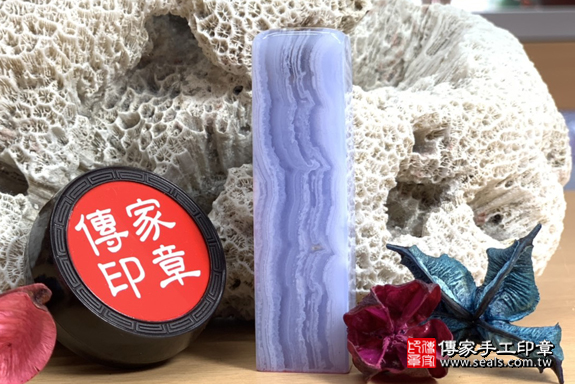 全手工噴砂印章：藍紋玉臍帶章實際成品、印章作品分享、藍紋玉印章材質介紹。（臍帶印章、肚臍章、肚臍印章，一圓一方）傳家手工印章高雄店。2020.01.19照片8