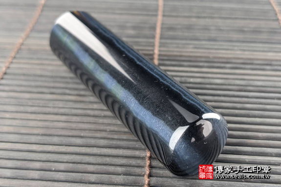 全手工噴砂印章：藍虎眼石開運印章實際成品、印章作品分享、藍虎眼石印章材質介紹。（銀行印鑑，一圓一方），傳家印章高雄店。2020.02.02，照片7