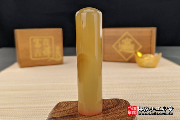 全手工噴砂印章:原色瑪瑙開運印章實際成品、印章作品分享、原色瑪瑙印章材質介紹。(銀行印鑑,一圓一方),傳家印章高雄店。2021.07.21 全手工噴砂印章:原色瑪瑙開運印章實際成品、印章作品分享、原色瑪瑙印章材質介紹。(銀行印鑑,一圓一方),傳家印章高雄店。2021.07.21
