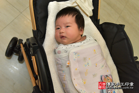 剃胎毛、滿月剃頭、嬰兒剃頭、嬰兒理髮、嬰兒剃髮、嬰兒剃胎毛、嬰兒滿月剃頭、寶寶剃頭、剃胎毛儀式、剃胎毛吉祥話、滿月剃頭儀式、滿月剃頭吉祥話、寶寶剃胎毛、寶寶滿月剃頭理髮、屏東縣佳冬鄉剃胎毛、屏東縣佳冬鄉滿月剃頭、屏東縣佳冬鄉嬰兒剃頭剃胎毛、屏東縣佳冬鄉嬰兒理髮、屏東縣嬰兒剃髮、余寶寶(屏東縣佳冬鄉到府嬰兒寶寶滿月剃頭理髮、到府嬰兒剃胎毛儀式吉祥話)。到府剃頭剃胎毛主持、專業拍照、DVD光碟、證書。★購買「臍帶章、肚臍章、胎毛筆刷印章」贈送：剃頭、收涎、抓周，三選一。2020.01.21照片3