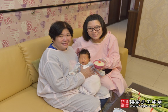 剃胎毛、滿月剃頭、嬰兒剃頭、嬰兒理髮、嬰兒剃髮、嬰兒剃胎毛、嬰兒滿月剃頭、寶寶剃頭、剃胎毛儀式、剃胎毛吉祥話、滿月剃頭儀式、滿月剃頭吉祥話、寶寶剃胎毛、寶寶滿月剃頭理髮、 台北市大安區剃胎毛、台北市大安區滿月剃頭、台北市大安區嬰兒剃頭剃胎毛、台北市大安區嬰兒理髮、台北市嬰兒剃髮、 黎寶寶(台北市大安區到府嬰兒寶寶滿月剃頭理髮、到府嬰兒剃胎毛儀式吉祥話)。到府剃頭剃胎毛主持、專業拍照、DVD光碟、證書。★購買「臍帶章、肚臍章、胎毛筆刷印章」贈送：剃頭、收涎、抓周，三選一。2020.01.30照片12