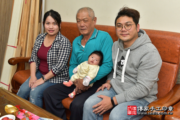 剃胎毛、滿月剃頭、嬰兒剃頭、嬰兒理髮、嬰兒剃髮、嬰兒剃胎毛、嬰兒滿月剃頭、寶寶剃頭、剃胎毛儀式、剃胎毛吉祥話、滿月剃頭儀式、滿月剃頭吉祥話、寶寶剃胎毛、寶寶滿月剃頭理髮、高雄市楠梓區剃胎毛、高雄市楠梓區滿月剃頭、高雄市楠梓區嬰兒剃頭剃胎毛、高雄市楠梓區嬰兒理髮、高雄市嬰兒剃髮、陳寶寶(高雄市楠梓區到府嬰兒寶寶滿月剃頭理髮、到府嬰兒剃胎毛儀式吉祥話)。到府剃頭剃胎毛主持、專業拍照、DVD光碟、證書。★購買「臍帶章、肚臍章、胎毛筆刷印章」贈送：剃頭、收涎、抓周，三選一。2020.02.06照片1