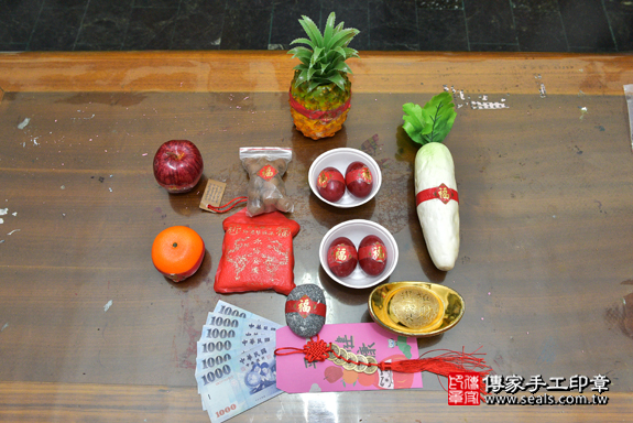 剃胎毛、滿月剃頭、嬰兒剃頭、嬰兒理髮、嬰兒剃髮、嬰兒剃胎毛、嬰兒滿月剃頭、寶寶剃頭、剃胎毛儀式、剃胎毛吉祥話、滿月剃頭儀式、滿月剃頭吉祥話、寶寶剃胎毛、寶寶滿月剃頭理髮、高雄市楠梓區剃胎毛、高雄市楠梓區滿月剃頭、高雄市楠梓區嬰兒剃頭剃胎毛、高雄市楠梓區嬰兒理髮、高雄市嬰兒剃髮、陳寶寶(高雄市楠梓區到府嬰兒寶寶滿月剃頭理髮、到府嬰兒剃胎毛儀式吉祥話)。到府剃頭剃胎毛主持、專業拍照、DVD光碟、證書。★購買「臍帶章、肚臍章、胎毛筆刷印章」贈送：剃頭、收涎、抓周，三選一。2020.02.06照片2