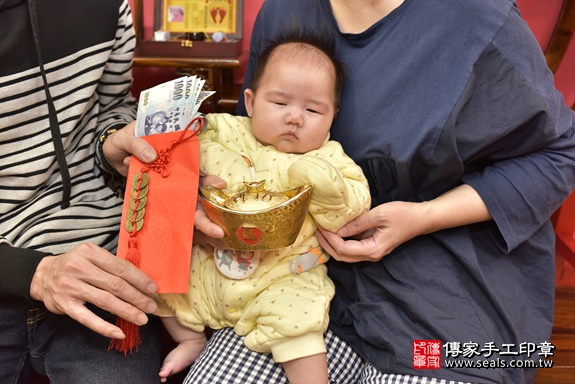 剃胎毛、滿月剃頭、嬰兒剃頭、嬰兒理髮、嬰兒剃髮、嬰兒剃胎毛、嬰兒滿月剃頭、寶寶剃頭、剃胎毛儀式、剃胎毛吉祥話、滿月剃頭儀式、滿月剃頭吉祥話、寶寶剃胎毛、寶寶滿月剃頭理髮、 新北市永和區剃胎毛、新北市永和區滿月剃頭、新北市永和區嬰兒剃頭剃胎毛、新北市永和區嬰兒理髮、新北市嬰兒剃髮、 蔡寶寶(新北市永和區嬰兒寶寶滿月剃頭理髮、嬰兒剃胎毛儀式吉祥話)。中國風會場，爸媽寶貝穿「日中韓」古裝禮服。專業拍照、DVD光碟、證書。★購買「臍帶章、肚臍章、胎毛筆刷印章」贈送：剃頭、收涎、抓周，三選一。2020.02.15照片27