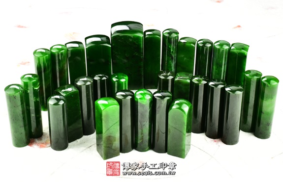 全手工噴砂印章：碧玉臍帶章實際成品、印章作品分享、碧玉印章材質介紹。（臍帶印章、肚臍章、肚臍印章，一圓一方）傳家手工印章高雄店。2020.03.05。照片3