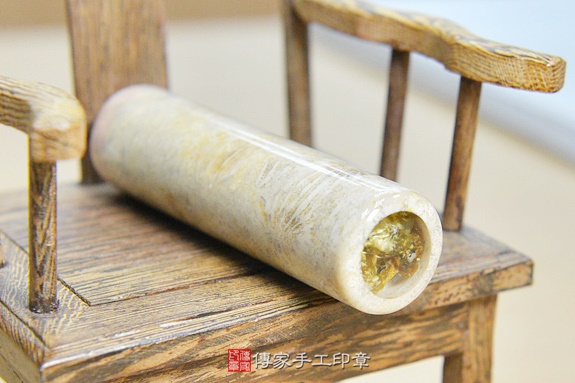 半手工噴砂印章：菊花石臍帶章實際成品、印章作品分享、菊花石印章材質介紹。（臍帶章、肚臍章、肚臍印章，一圓一方）傳家手工印章新竹店。2020.03.14圖片 4