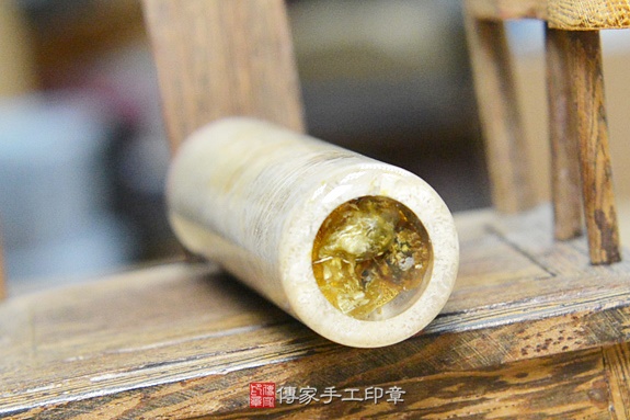 半手工噴砂印章：菊花石臍帶章實際成品、印章作品分享、菊花石印章材質介紹。（臍帶章、肚臍章、肚臍印章，一圓一方）傳家手工印章新竹店。2020.03.14圖片 2