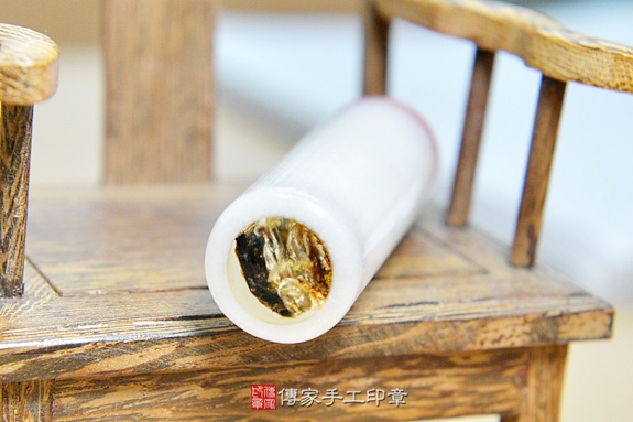 半手工噴砂印章：新疆白玉臍帶章實際成品、印章作品分享、新疆白玉印章材質介紹。（臍帶章、肚臍章、肚臍印章，一圓一方）傳家手工印章新竹店。2020.03.17圖片4