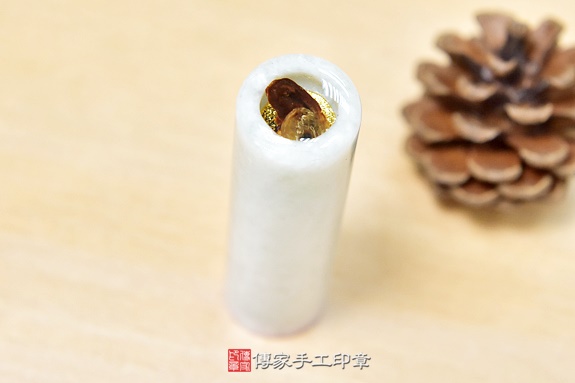 全手工噴砂印章：翡翠臍帶印章實際成品、印章作品分享、翡翠印章材質介紹。（臍帶印章、肚臍章、肚臍印章，臍帶印章，一圓一方）傳家手工印章新竹店。2121.03.21圖片1