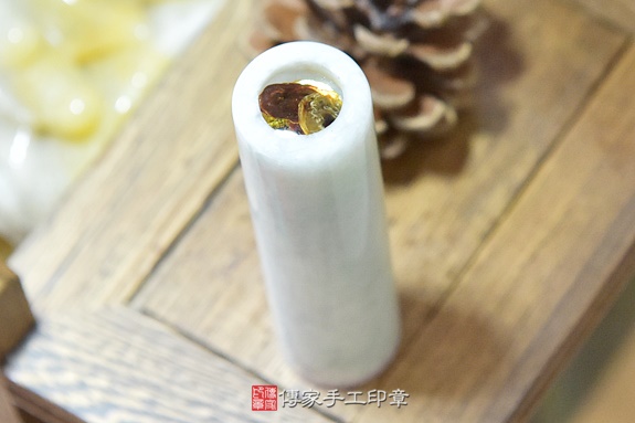 全手工噴砂印章：翡翠臍帶印章實際成品、印章作品分享、翡翠印章材質介紹。（臍帶印章、肚臍章、肚臍印章，臍帶印章，一圓一方）傳家手工印章新竹店。2121.03.21圖片3