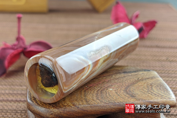 半手工噴砂印章：彩虹瑪瑙臍帶章實際成品、印章作品分享、彩虹瑪瑙印章材質介紹。（臍帶印章、肚臍章、肚臍印章，一圓一方）傳家手工印章高雄店。2020.03.27，照片5