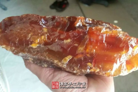 半手工噴砂印章：天珠瑪瑙臍帶章實際成品、印章作品分享、天珠瑪瑙印章材質介紹。（臍帶印章、肚臍章、肚臍印章，一圓一方）傳家手工印章高雄店。2020.04.01，照片3