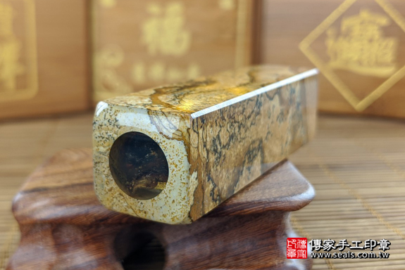 半手工噴砂印章：圖畫石臍帶章實際成品、印章作品分享、圖畫石印章材質介紹。（臍帶印章、肚臍章、肚臍印章，一圓一方）傳家手工印章高雄店。2020.04.04，照片6