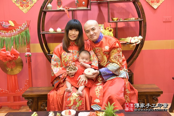 剃胎毛、滿月剃頭、嬰兒剃頭、嬰兒理髮、嬰兒剃髮、嬰兒剃胎毛、嬰兒滿月剃頭、寶寶剃頭、剃胎毛儀式、剃胎毛吉祥話、滿月剃頭儀式、滿月剃頭吉祥話、寶寶剃胎毛、寶寶滿月剃頭理髮、 桃園市八德區剃胎毛、桃園市八德區滿月剃頭、桃園市八德區嬰兒剃頭剃胎毛、桃園市八德區嬰兒理髮、桃園市嬰兒剃髮、 歐楊寶寶(桃園市八德區嬰兒寶寶滿月剃頭理髮、嬰兒剃胎毛儀式吉祥話)。中國風會場，爸媽寶貝穿「日中韓」古裝禮服。專業拍照、DVD光碟、證書。★購買「臍帶章、肚臍章、胎毛筆刷印章」贈送：剃頭、收涎、抓周，三選一。2020.03.14照片8
