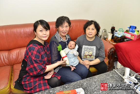 剃胎毛、滿月剃頭、嬰兒剃頭、嬰兒理髮、嬰兒剃髮、嬰兒剃胎毛、嬰兒滿月剃頭、寶寶剃頭、剃胎毛儀式、剃胎毛吉祥話、滿月剃頭儀式、滿月剃頭吉祥話、寶寶剃胎毛、寶寶滿月剃頭理髮、 新北市中和區剃胎毛、新北市中和區滿月剃頭、新北市中和區嬰兒剃頭剃胎毛、新北市中和區嬰兒理髮、新北市嬰兒剃髮、 范寶寶(新北市中和區到府嬰兒寶寶滿月剃頭理髮、到府嬰兒剃胎毛儀式吉祥話)。到府剃頭剃胎毛主持、專業拍照、DVD光碟、證書。★購買「臍帶章、肚臍章、胎毛筆刷印章」贈送：剃頭、收涎、抓周，三選一。2020.02.26照片20