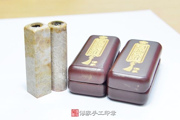 半手工噴砂印章：菊花石臍帶章實際成品、印章作品分享、菊花石印章材質介紹。（臍帶印章、肚臍章、肚臍印章，胎毛印章，一圓一方）傳家手工印章新竹店2020.04.13圖片1