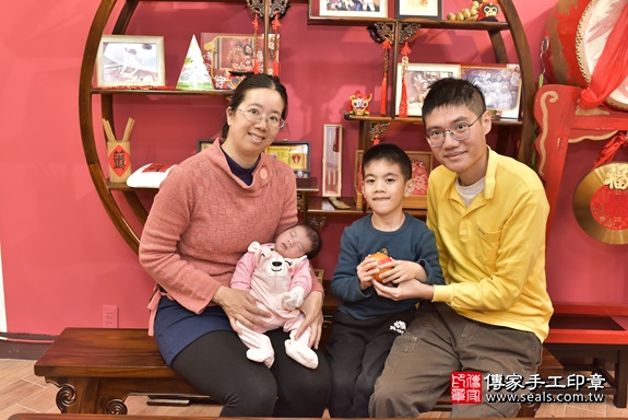 剃胎毛、滿月剃頭、嬰兒剃頭、嬰兒理髮、嬰兒剃髮、嬰兒剃胎毛、嬰兒滿月剃頭、寶寶剃頭、剃胎毛儀式、剃胎毛吉祥話、滿月剃頭儀式、滿月剃頭吉祥話、寶寶剃胎毛、寶寶滿月剃頭理髮、 新北市永和區剃胎毛、新北市永和區滿月剃頭、新北市永和區嬰兒剃頭剃胎毛、新北市永和區嬰兒理髮、新北市嬰兒剃髮、 郭寶寶(新北市永和區嬰兒寶寶滿月剃頭理髮、嬰兒剃胎毛儀式吉祥話)。中國風會場，爸媽寶貝穿「日中韓」古裝禮服。專業拍照、DVD光碟、證書。★購買「臍帶章、肚臍章、胎毛筆刷印章」贈送：剃頭、收涎、抓周，三選一。2020.03.15照片15