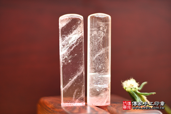 全手工噴砂印章：白水晶開運印章實際成品、印章作品分享、白水晶印章材質介紹。（開運印章、肚臍章、肚臍印章，開運印章，一圓一方）傳家手工印章桃園店。2020.04.18 照片1