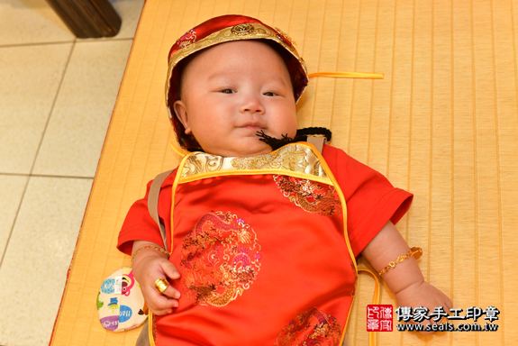 高雄市鳳山區陳寶寶們古禮收涎【帶上虎帽】：滿四個月趨吉避凶的吉祥服裝穿戴。高雄店收涎。照片6