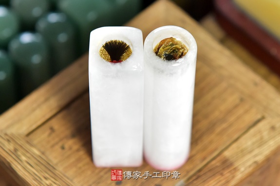 全手工噴砂印章：新疆白玉臍帶章實際成品、印章作品分享、新疆白玉印章材質介紹。（臍帶印章、肚臍章、肚臍印章，胎毛印章，一圓一方）傳家手工印章新竹店2020.04.30圖片1