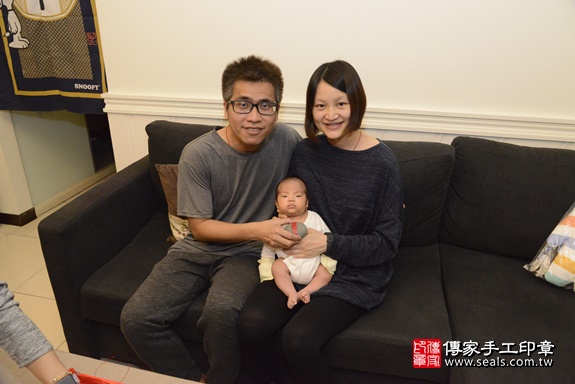 剃胎毛、滿月剃頭、嬰兒剃頭、嬰兒理髮、嬰兒剃髮、嬰兒剃胎毛、嬰兒滿月剃頭、寶寶剃頭、剃胎毛儀式、剃胎毛吉祥話、滿月剃頭儀式、滿月剃頭吉祥話、寶寶剃胎毛、寶寶滿月剃頭理髮、 新北市新莊區剃胎毛、新北市新莊區滿月剃頭、新北市新莊區嬰兒剃頭剃胎毛、新北市新莊區嬰兒理髮、新北市嬰兒剃髮、 黃寶寶(新北市新莊區到府嬰兒寶寶滿月剃頭理髮、到府嬰兒剃胎毛儀式吉祥話)。到府剃頭剃胎毛主持、專業拍照、DVD光碟、證書。★購買「臍帶章、肚臍章、胎毛筆刷印章」贈送：剃頭、收涎、抓周，三選一。2020.04.03照片13