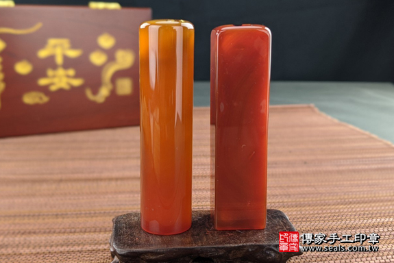 半手工噴砂印章：紅瑪瑙臍髮雙章實際成品、印章作品分享、紅瑪瑙印章材質介紹。（臍帶印章、肚臍章、肚臍印章，一圓一方）傳家手工印章高雄店。2020.05.06，照片9