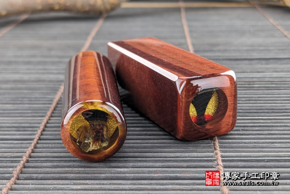 半手工噴砂印章：紅虎眼石臍髮雙章實際成品、印章作品分享、紅虎眼石印章材質介紹。（臍帶印章、肚臍章、肚臍印章，一圓一方）傳家手工印章高雄店。2020.05.12，照片6