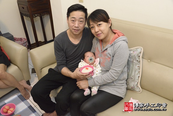 剃胎毛、滿月剃頭、嬰兒剃頭、嬰兒理髮、嬰兒剃髮、嬰兒剃胎毛、嬰兒滿月剃頭、寶寶剃頭、剃胎毛儀式、剃胎毛吉祥話、滿月剃頭儀式、滿月剃頭吉祥話、寶寶剃胎毛、寶寶滿月剃頭理髮、 新北市中和區剃胎毛、新北市中和區滿月剃頭、新北市中和區嬰兒剃頭剃胎毛、新北市中和區嬰兒理髮、新北市嬰兒剃髮、 張寶寶(新北市中和區到府嬰兒寶寶滿月剃頭理髮、到府嬰兒剃胎毛儀式吉祥話)。到府剃頭剃胎毛主持、專業拍照、DVD光碟、證書。★購買「臍帶章、肚臍章、胎毛筆刷印章」贈送：剃頭、收涎、抓周，三選一。2020.02.12照片7