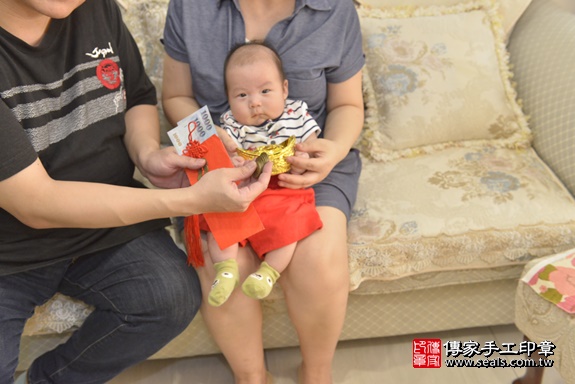 剃胎毛、滿月剃頭、嬰兒剃頭、嬰兒理髮、嬰兒剃髮、嬰兒剃胎毛、嬰兒滿月剃頭、寶寶剃頭、剃胎毛儀式、剃胎毛吉祥話、滿月剃頭儀式、滿月剃頭吉祥話、寶寶剃胎毛、寶寶滿月剃頭理髮、 新北市新莊區剃胎毛、新北市新莊區滿月剃頭、新北市新莊區嬰兒剃頭剃胎毛、新北市新莊區嬰兒理髮、新北市嬰兒剃髮、 吳寶寶(新北市新莊區到府嬰兒寶寶滿月剃頭理髮、到府嬰兒剃胎毛儀式吉祥話)。到府剃頭剃胎毛主持、專業拍照、DVD光碟、證書。★購買「臍帶章、肚臍章、胎毛筆刷印章」贈送：剃頭、收涎、抓周，三選一。2020.05.09照片25