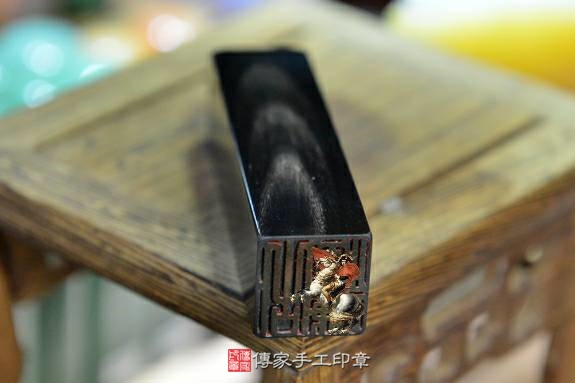 半手工刻印印章：天然黑牛角臍帶章實際成品、印章作品分享、天然黑牛角印章材質介紹。（臍帶印章、肚臍章、肚臍印章，胎毛印章，一圓一方）傳家手工印章新竹店2020.05.24