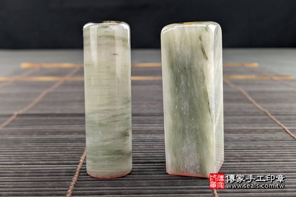 全手工噴砂印章：綠髮彩玉臍髮雙章實際成品、印章作品分享、綠髮彩玉印章材質介紹。（臍帶印章、肚臍章、肚臍印章，一圓一方）傳家手工印章高雄店。2020.05.20，照片3