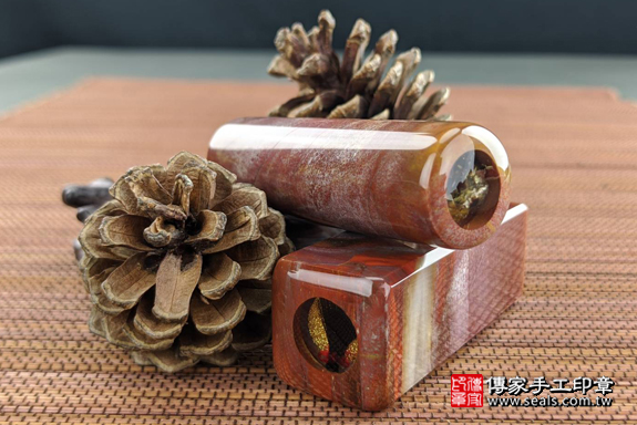 全手工噴砂印章：木化石臍髮雙章實際成品、印章作品分享、木化石印章材質介紹。（臍帶印章、肚臍章、肚臍印章，一圓一方）傳家手工印章高雄店。2020.05.28，照片6