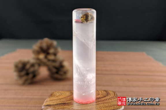 全手工噴砂印章：冰種粉晶臍髮章實際成品、印章作品分享、冰種粉晶印章材質介紹。（臍帶印章、肚臍章、肚臍印章，一圓一方）傳家手工印章高雄店。2020.06.02，照片9