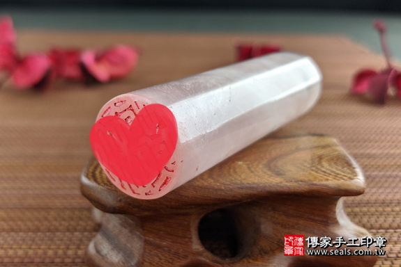 半手工噴砂印章：一般粉晶臍帶章實際成品、印章作品分享、一般粉晶印章材質介紹。（臍帶印章、肚臍章、肚臍印章，一圓一方）傳家手工印章高雄店。2020.06.8照片7