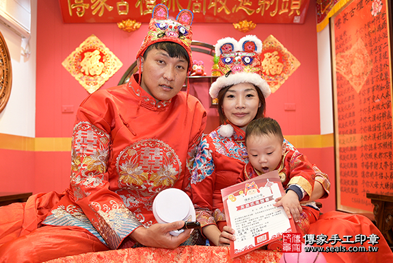 桃園市八德區葉寶寶古禮抓周:抓周典故：古人在孩子剛出生時會給寶寶排八字，了解孩子命格和未來，桃園店抓周。照片3