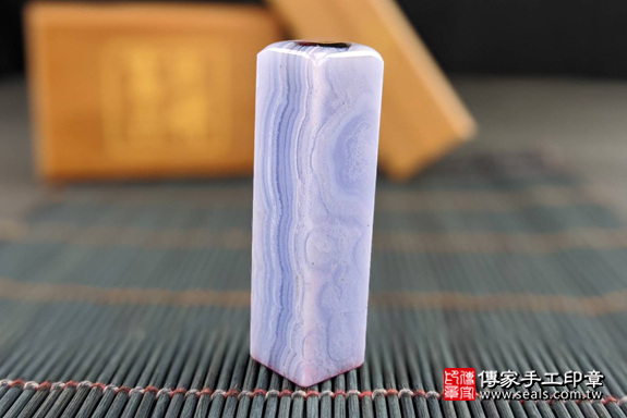 半手工噴砂印章：藍紋玉臍髮章實際成品、印章作品分享、藍紋玉印章材質介紹。（臍帶印章、肚臍章、肚臍印章，一圓一方）傳家手工印章高雄店。2020.06.14照片1