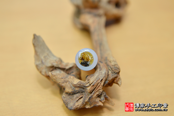 全手工噴砂印章：天然土耳其藍玉髓臍髮章實際成品、印章作品分享、天然土耳其藍玉髓印章材質介紹。（臍帶印章、肚臍章、肚臍印章，一圓一方），傳家手工印章台中店。2020.06.2433.png