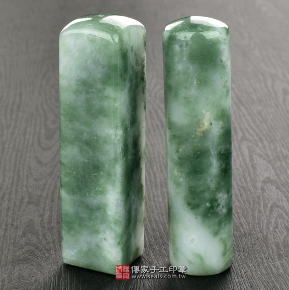 全手工噴砂印章:新疆翠玉開運印章實際成品、印章作品分享、新疆翠玉印章材質介紹。(銀行印鑑,一圓一方),傳家印章高雄店。2020.06.29,照片2 全手工噴砂印章:新疆翠玉開運印章實際成品、印章作品分享、新疆翠玉印章材質介紹。(銀行印鑑,一圓一方),傳家印章高雄店。2020.06.29,照片2