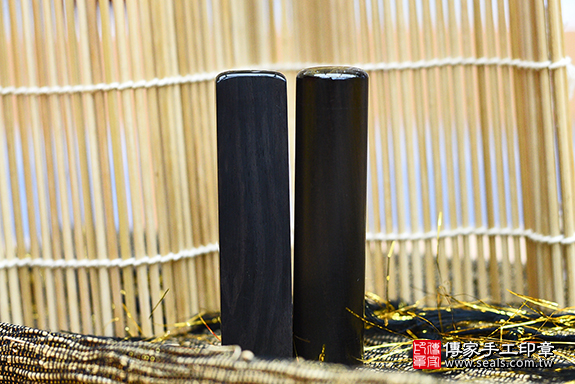電腦刻印章:黑檀木臍帶章實際成品、印章作品分享、黑檀木印章材質介紹。(臍帶印章、肚臍章、肚臍印章,胎毛印章,一圓一方)傳家手工印章桃園店。2020.06.25 照片1 電腦刻印章:黑檀木臍帶章實際成品、印章作品分享、黑檀木印章材質介紹。(臍帶印章、肚臍章、肚臍印章,胎毛印章,一圓一方)傳家手工印章桃園店。2020.06.25 照片1